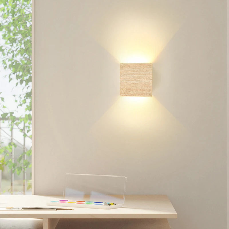 Wandlamp van licht of donker hout | Lignum