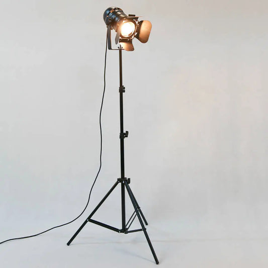 vloerlamp zwart industrieel, vloerlamp industrieel zwart metaal, industriële vloerlamp, vloerlamp industrieel, vloerlamp zwart metaal, vloerlamp zwart