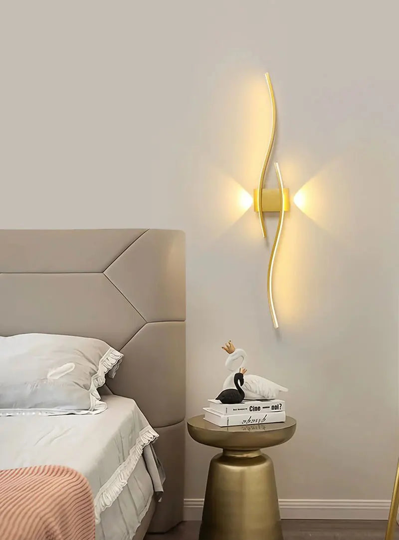 Langwerpige wandlamp in goud en zwart | Aurum